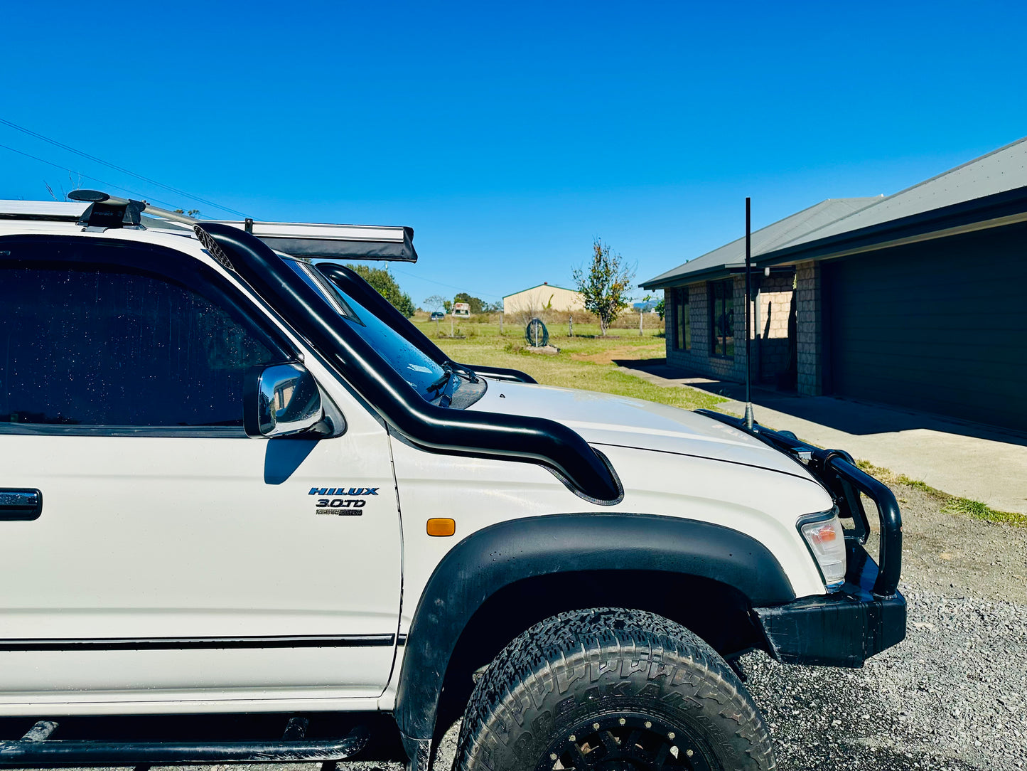 Toyota Hilux N60 - 3RZ 2.7 4 Cyl - (1997 - 2004) - PETROL D/Side DUAL Snorkels - Seamless Powder Coated