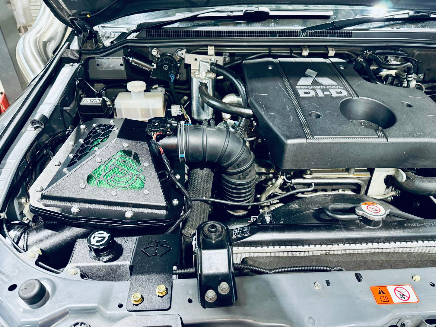 Mitsubishi Pajero - Snorkel + Clear Top Airbox Package