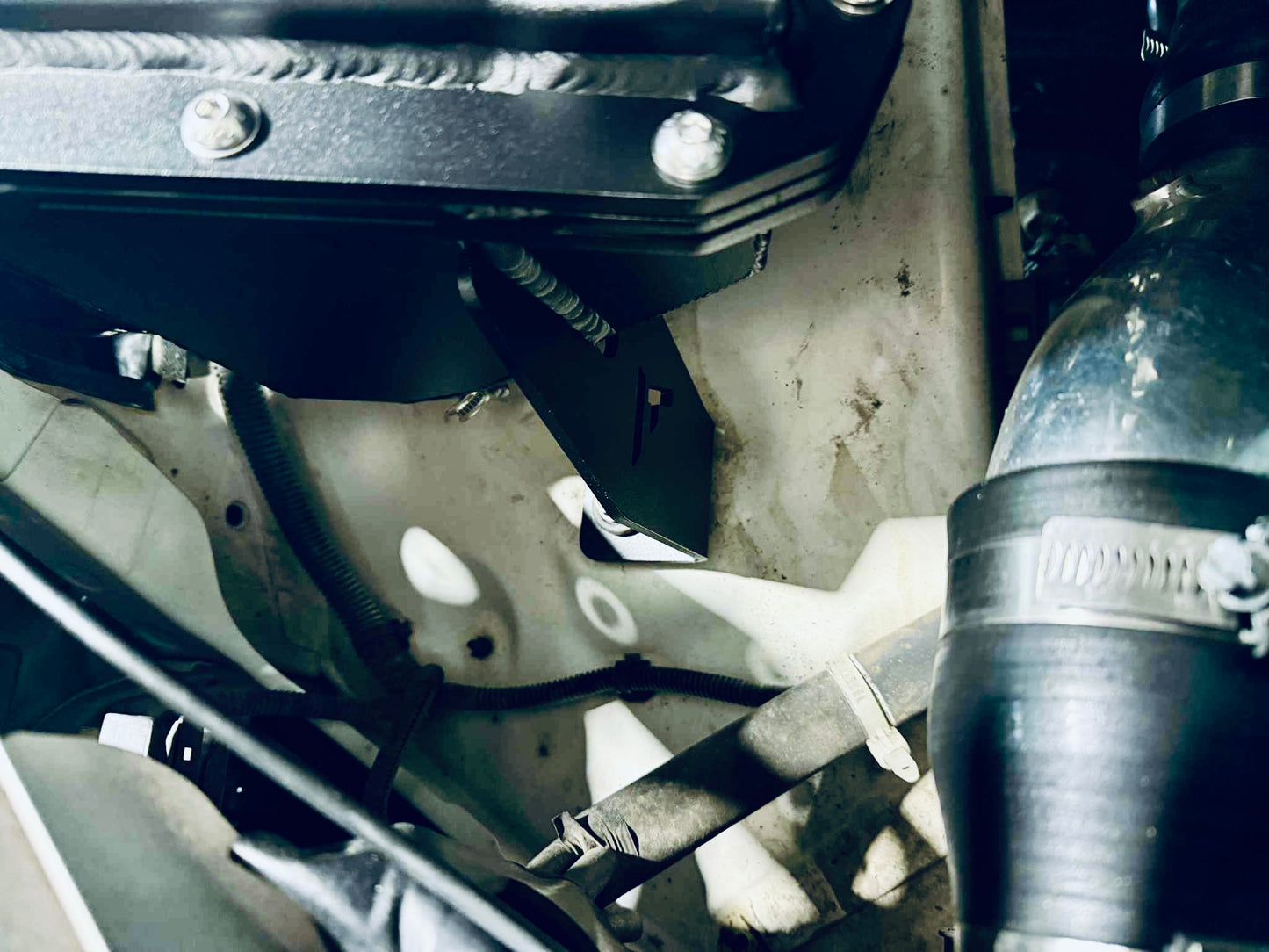 Isuzu Dmax/Mux (2021 - current) - Panel Airbox