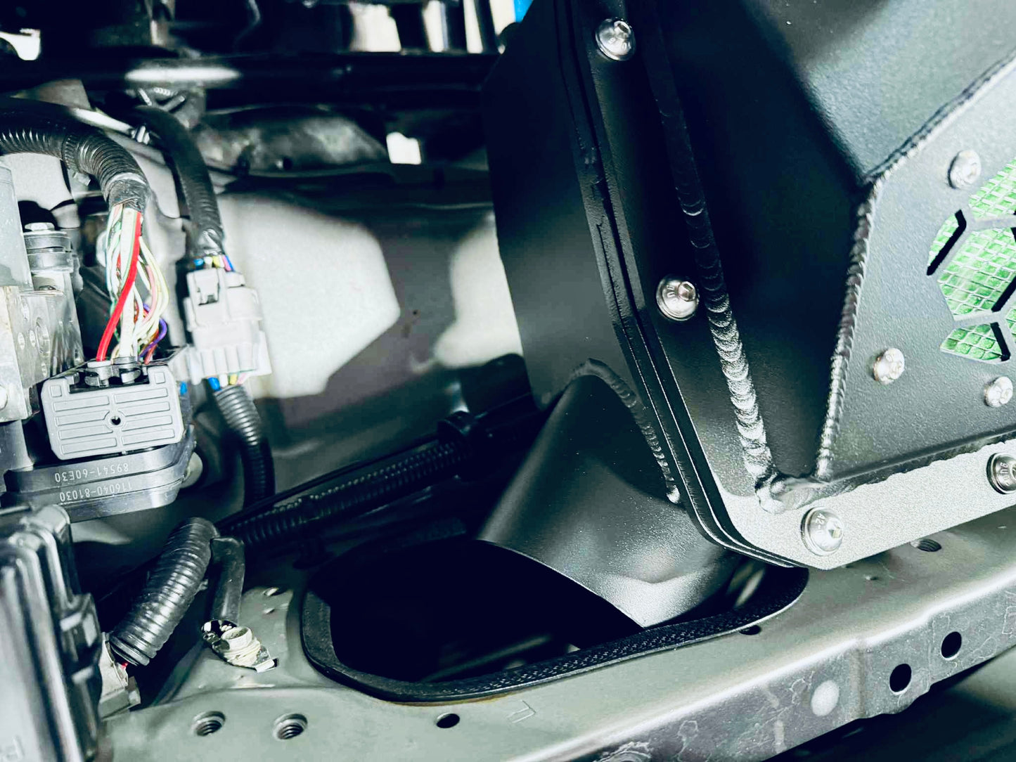 Toyota Landcruiser (2024+) VDJ 70 Series 4Cyl - Panel Airbox 4" inlet 4" outlet