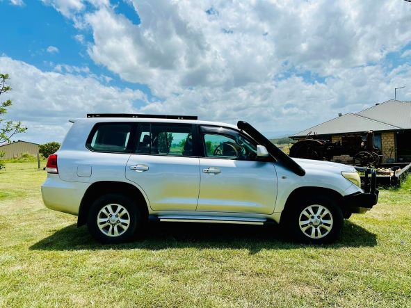 Toyota Landcruiser 200 Series 5" Short Entry Snorkel (2.0)
