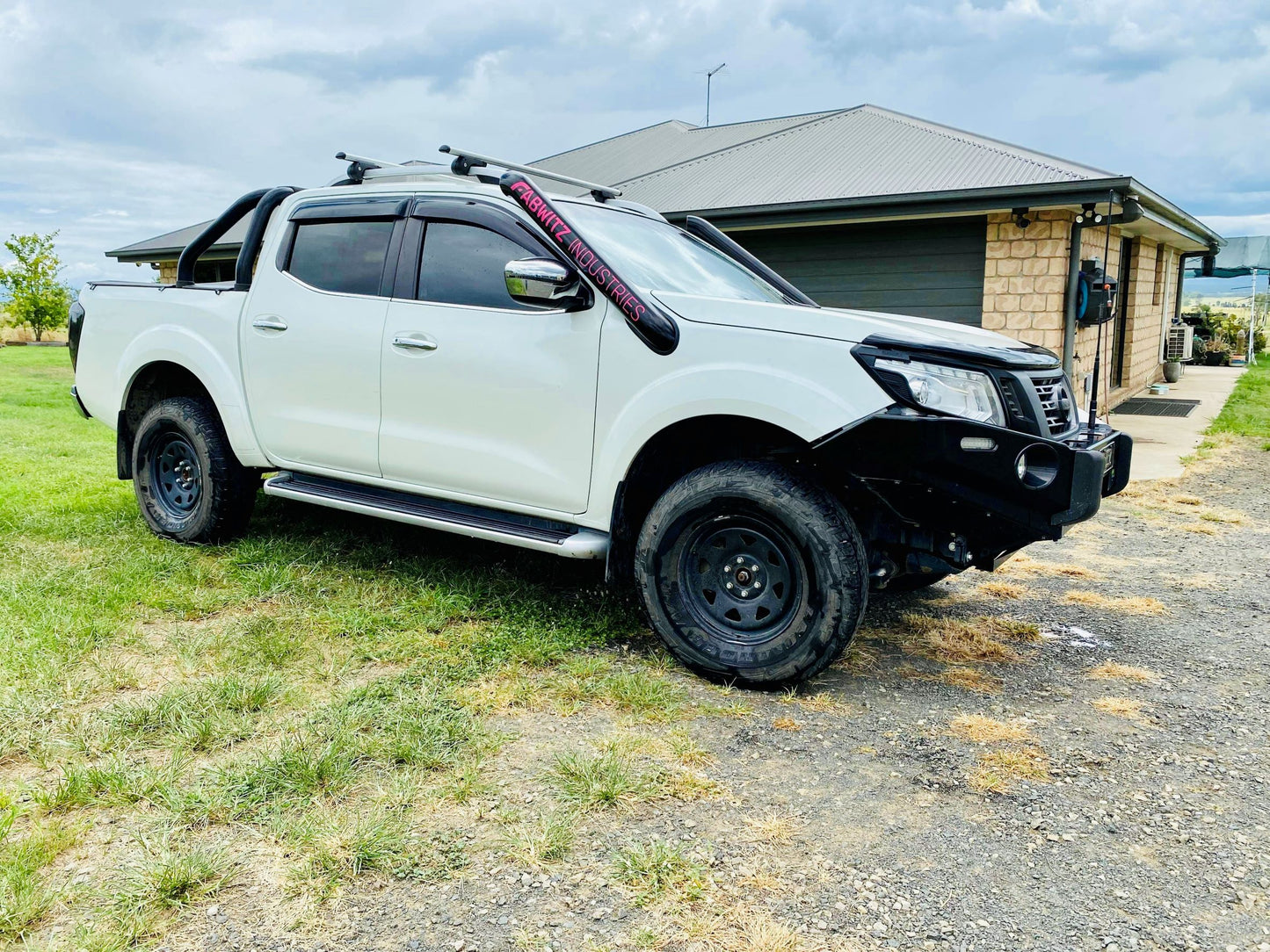 Nissan Navara (D23) NP300 4" DUAL Short Entry Snorkels