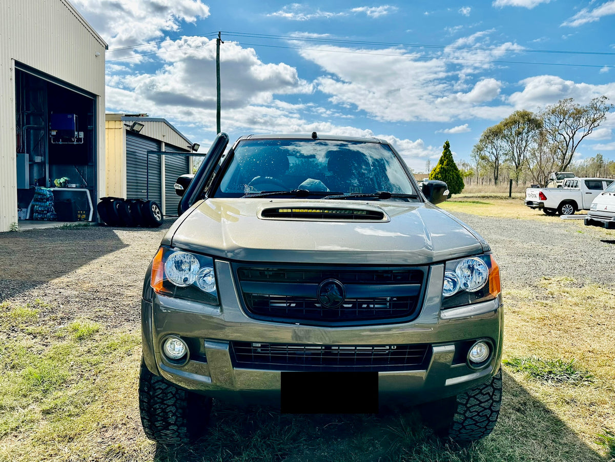 Isuzu Dmax (2008 - 2011) - Short Entry Snorkel - Seamless Powder Coated