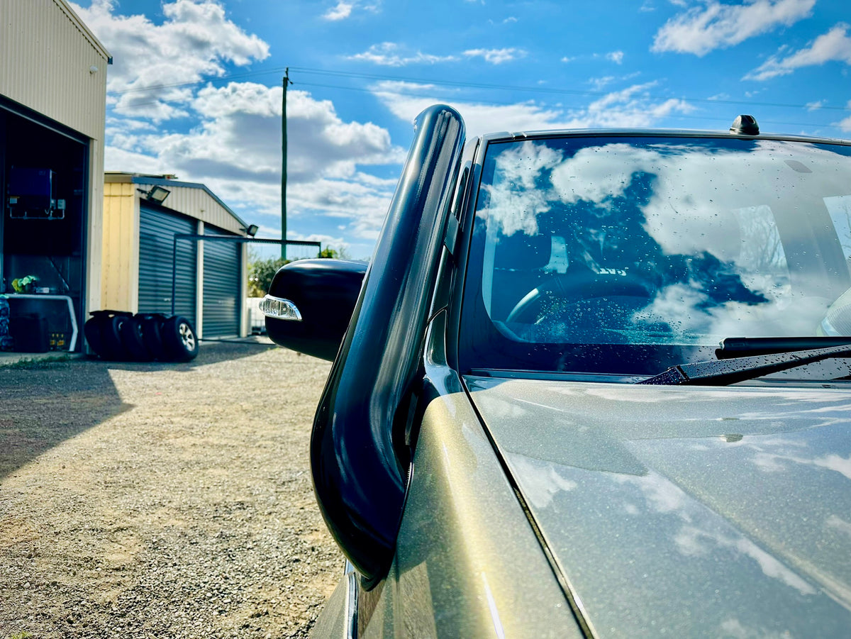 Isuzu Dmax (2008 - 2011) - Short Entry Snorkel - Seamless Powder Coated