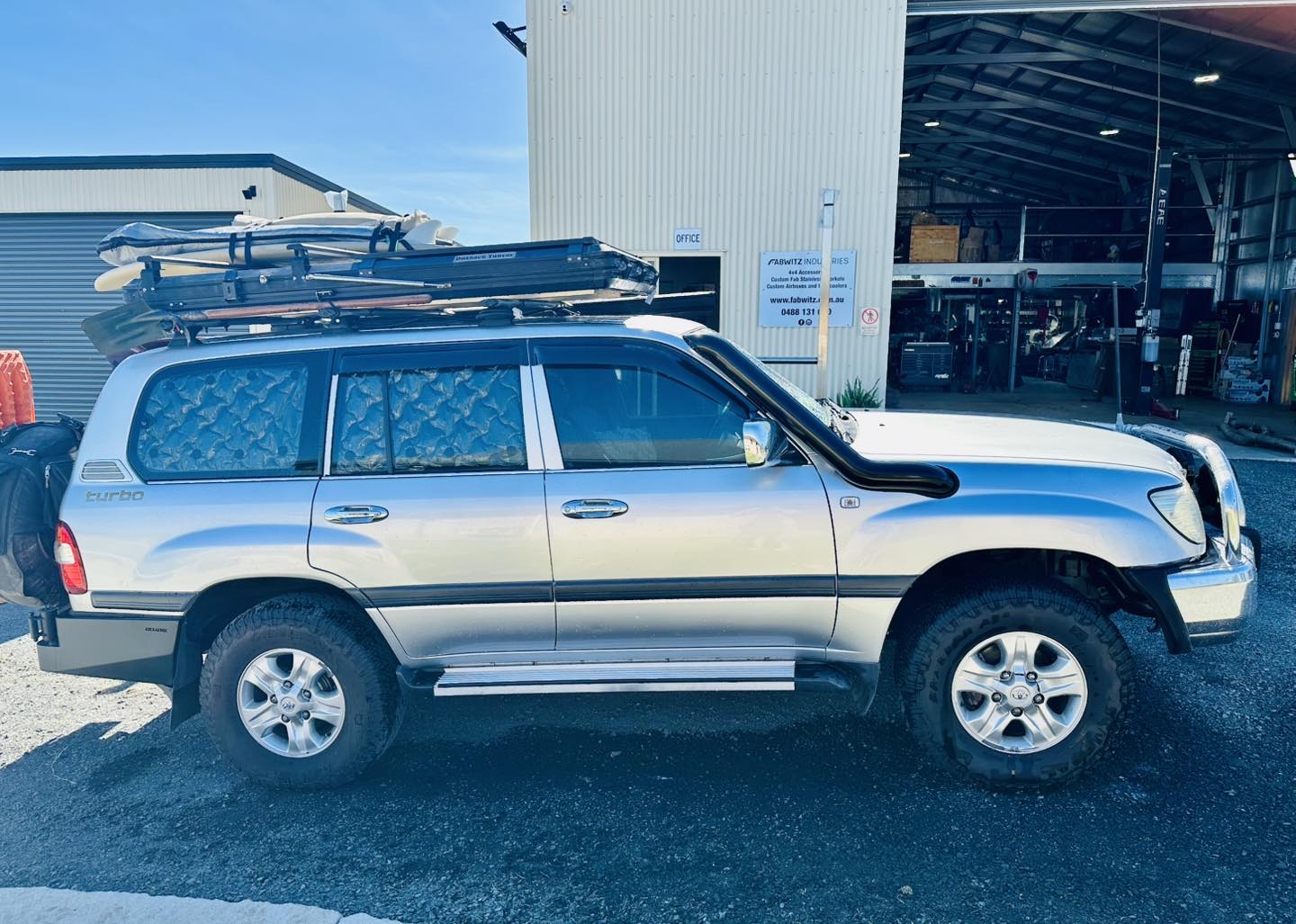 Toyota Landcruiser 100/105 Series - Rounded Guard Entry Snorkel & Clear Top Airbox Package