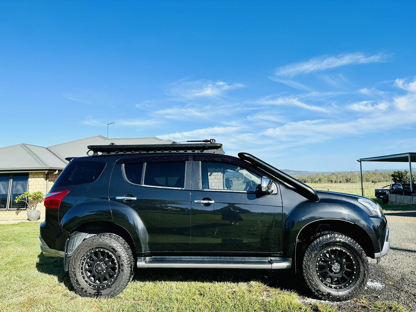 Isuzu Dmax/Mux (2016-2020) - Short Entry Snorkel & Clear Top Airbox Package
