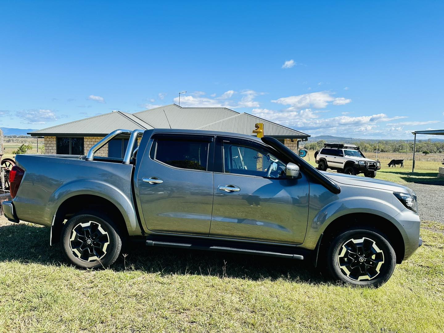 Nissan Navara (D23) NP300 - Short Entry Snorkel - Seamless Powder Coated