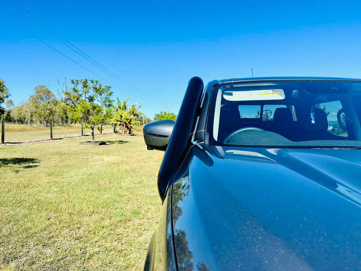 Nissan Navara (D23) NP300 - Short Entry Snorkel - Seamless Powder Coated