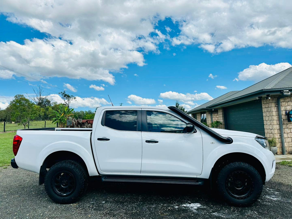 Nissan Navara (D23) NP300 - Mid Entry Snorkel - Seamless Powder Coated