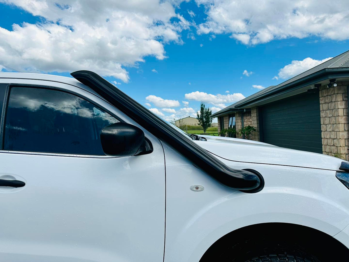 Nissan Navara (D23) NP300 - Mid Entry Snorkel - Seamless Powder Coated