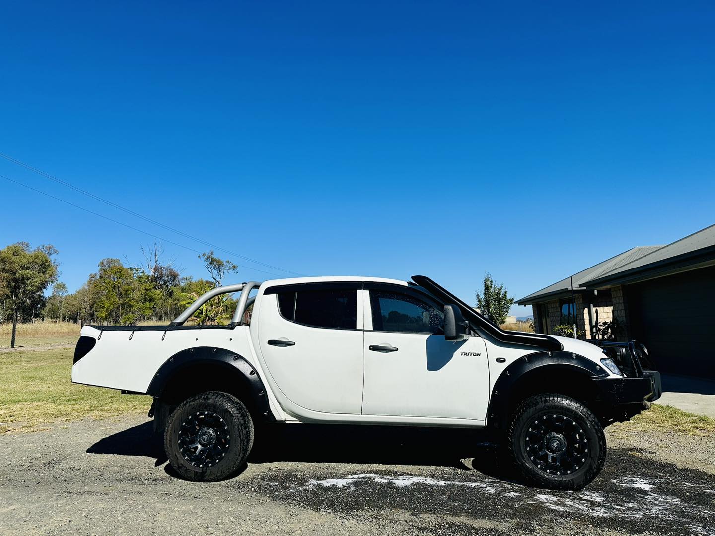 Mitsubishi Triton MN/ML - Mid Entry Snorkel - Seamless Powder Coated