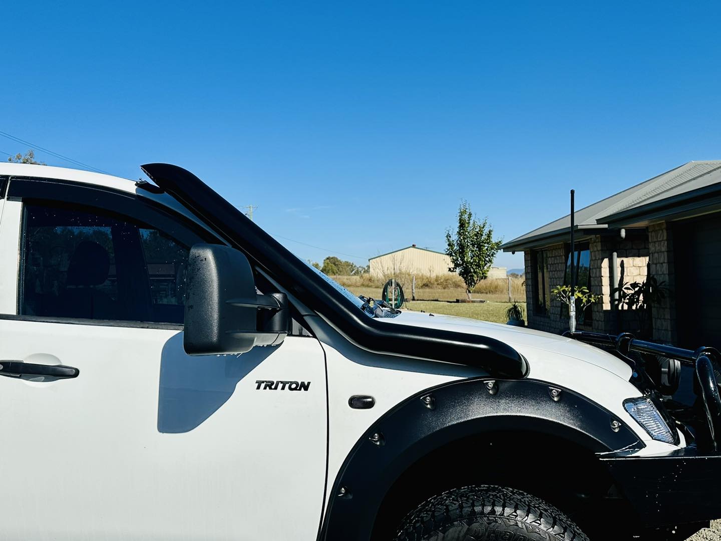 Mitsubishi Triton MN/ML - Mid Entry Snorkel - Seamless Powder Coated
