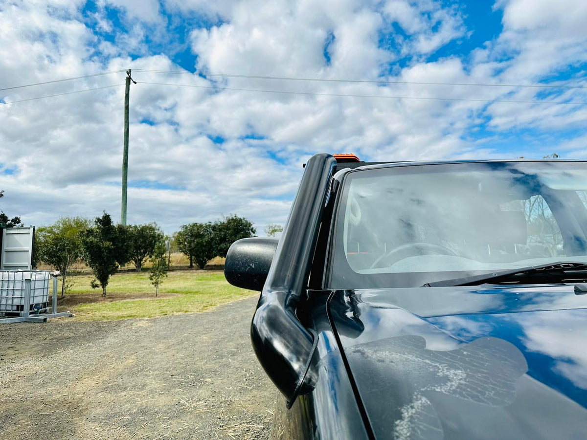 Toyota Hilux N70 - (2005 - 2014) - Mid Entry Snorkel - Seamless Powder Coated