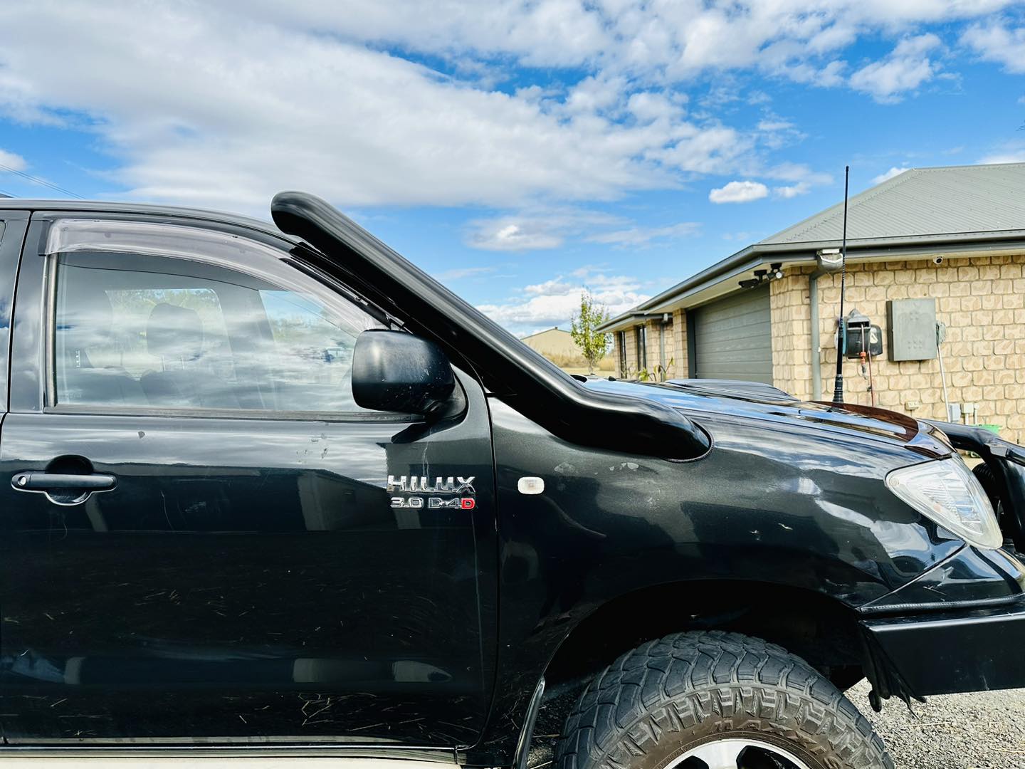 Toyota Hilux N70 (2005 - 2014) - Mid Entry Snorkel & Clear Top Airbox Package