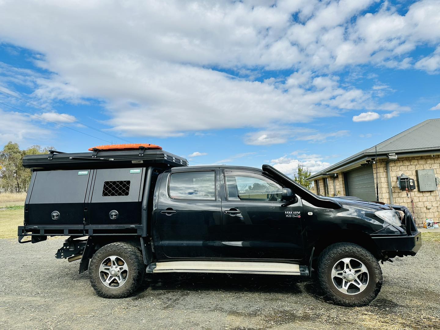 Toyota Hilux N70 (2005 - 2014) - Mid Entry Snorkel & Clear Top Airbox Package