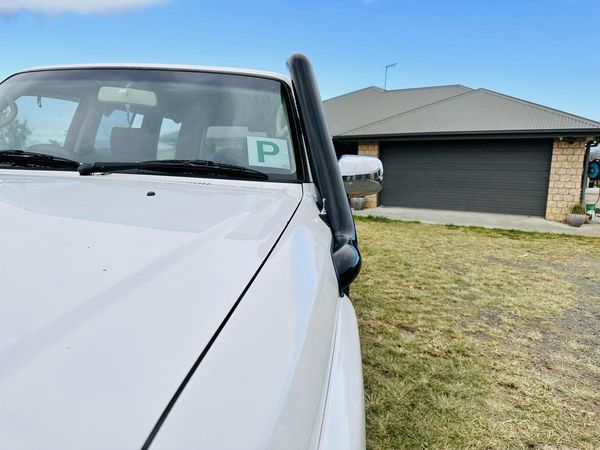 Nissan Patrol GU S1-4 - Cover up / Rounded Guard Entry Snorkel - Seamless Powder Coated