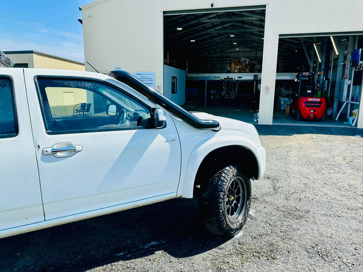 Isuzu Dmax (2008 - 2011) - Mid Entry Snorkel - Seamless Powder Coated