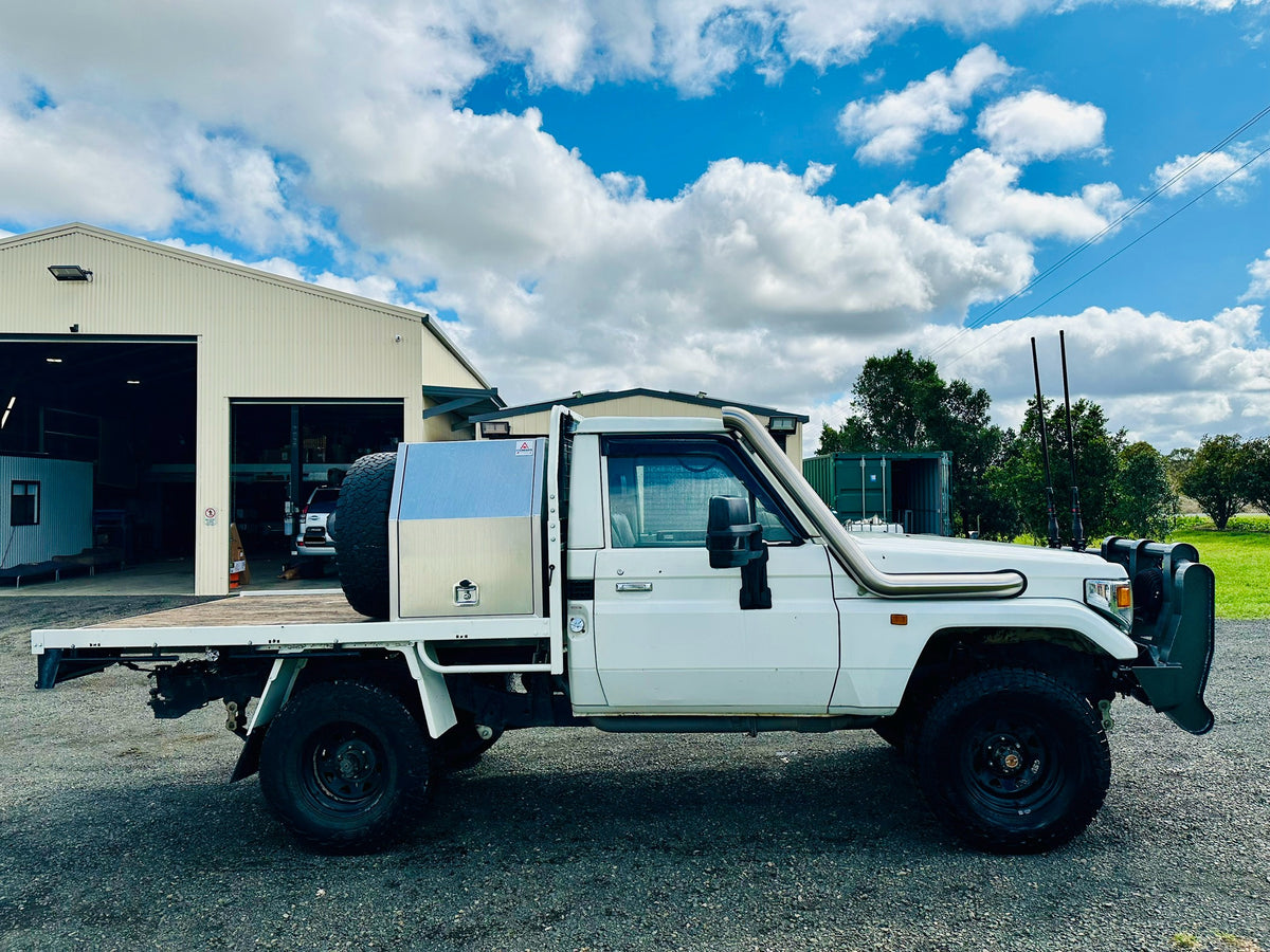 Toyota Landcruiser - 75 series - 4" DUAL Snorkels - Seamless Polished