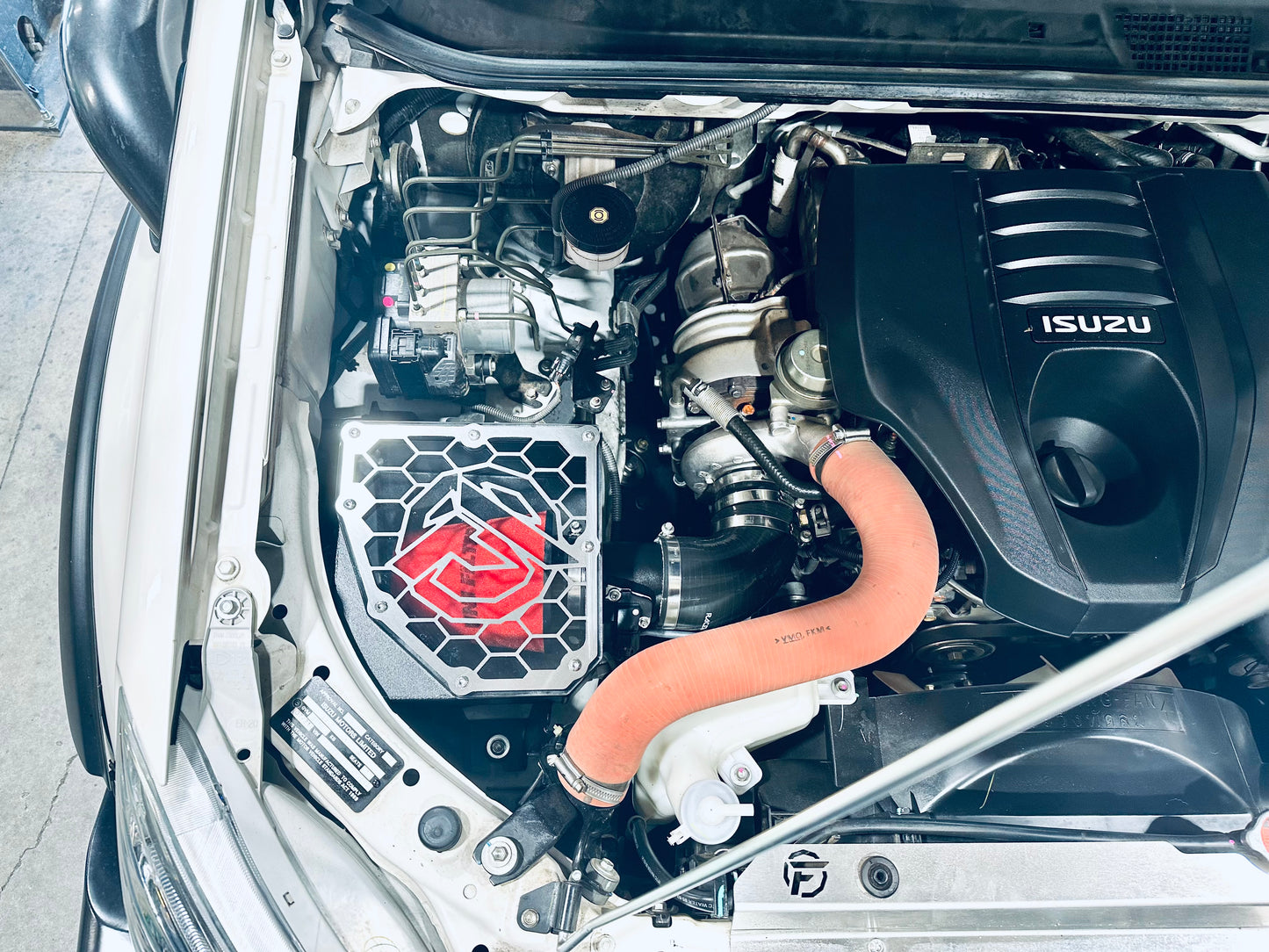 Isuzu Dmax/Mux (2016-2020) - Short Entry Snorkel & Clear Top Airbox Package