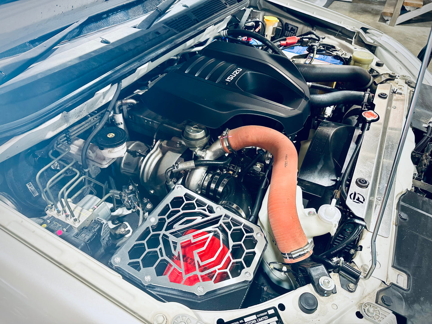 Isuzu Dmax/Mux (2016-2020) - Short Entry Snorkel & Clear Top Airbox Package