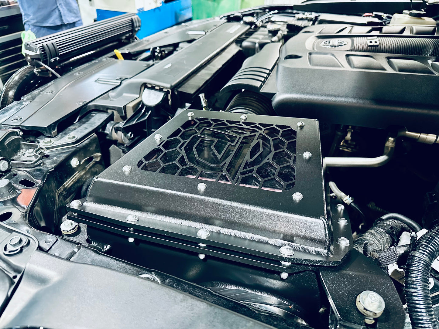 Nissan Patrol Y62 - Panel Airbox