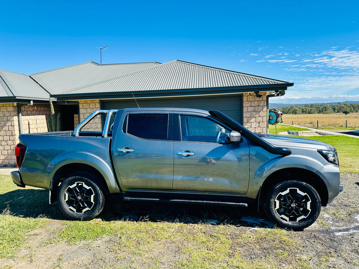 Nissan Navara (D23) NP300 - Mid Entry *Revised* Snorkel - Seamless Powder Coated