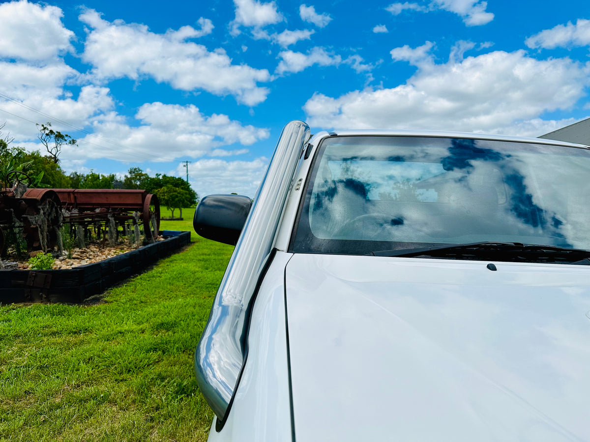 Toyota Hilux N70 - (2005 - 2014) - Recessed Mid Entry Snorkel - Seamless Powder Coated