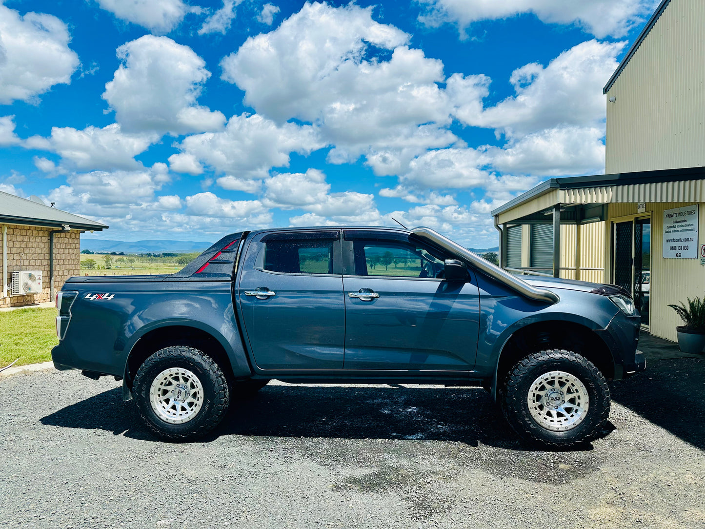 Isuzu Dmax/Mux (2021-Present) 4" Mid Entry Snorkel