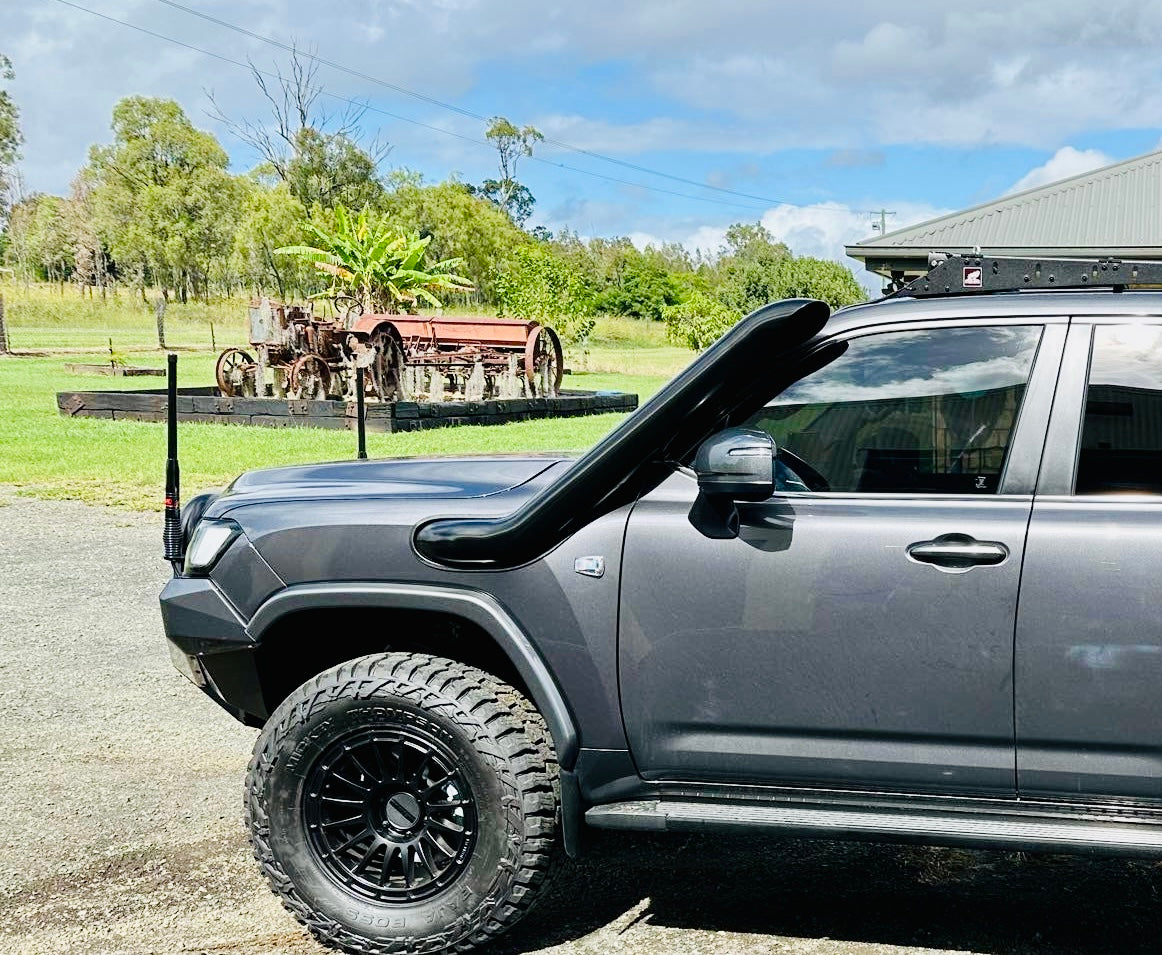 Toyota LandCruiser - 300 Series - 5" Mid Entry Snorkel - Seamless Powder Coated