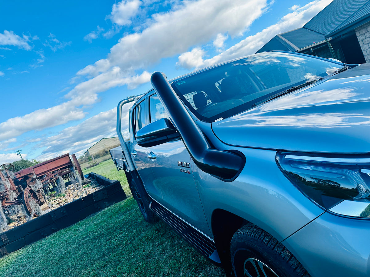 Toyota Hilux N80 - (2015 & Onward) - 5" Mid Entry Snorkel - Seamless Powder Coated