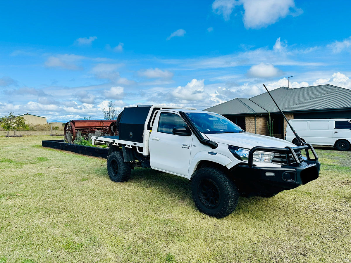 Toyota Hilux N80 - (2015 & Onward) - Mid Entry Snorkel - Seamless Powder Coated