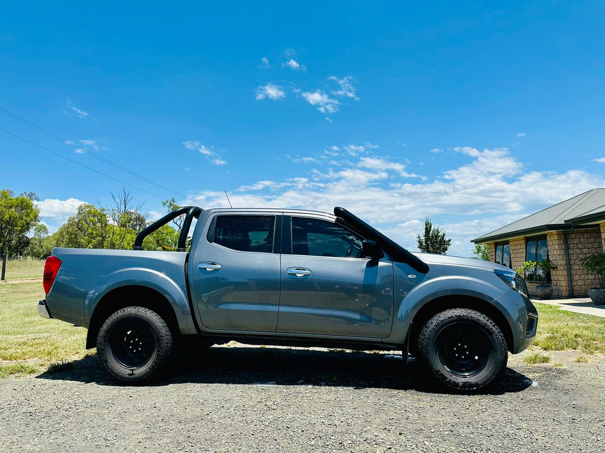 Nissan Navara (D23) NP300 - Short Entry Snorkel - Seamless Powder Coated