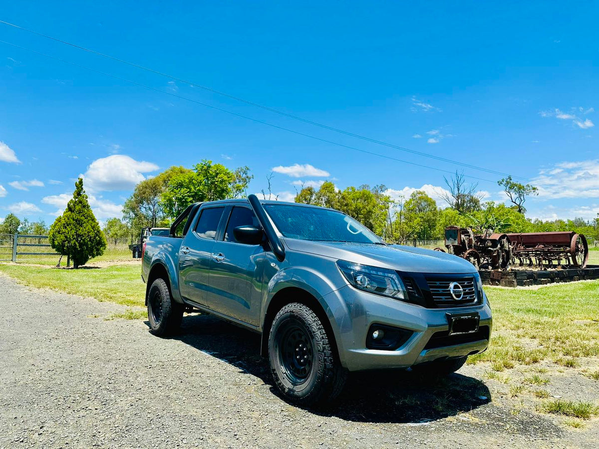 Nissan Navara (D23) NP300 - Short Entry Snorkel - Seamless Powder Coated