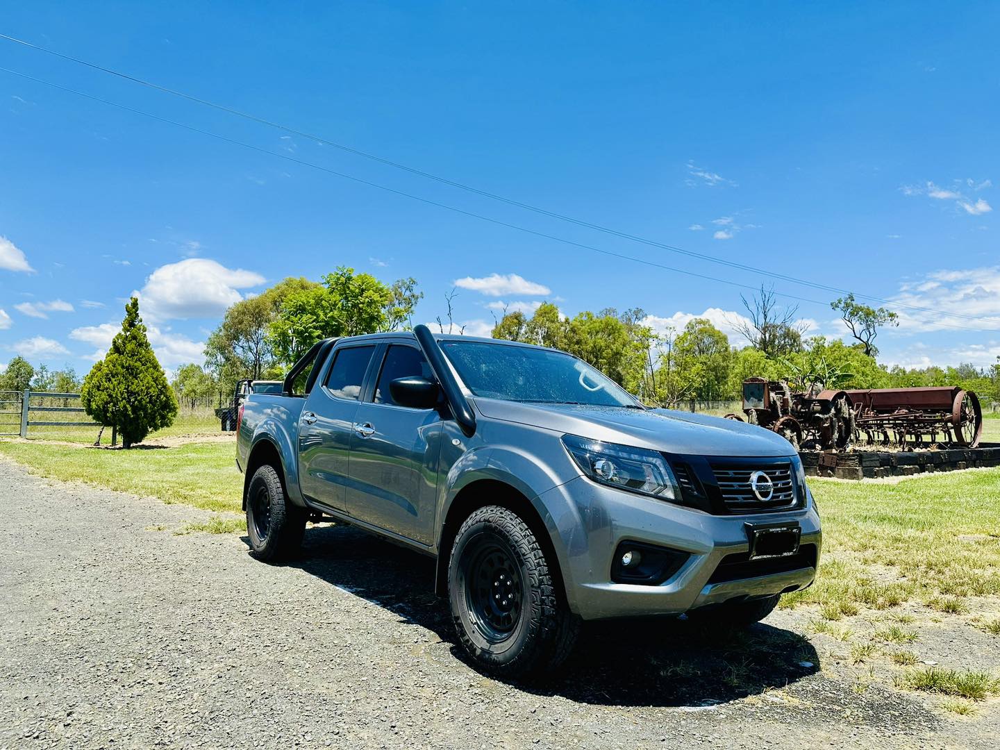 Nissan Navara (D23) NP300 - Short Entry Snorkel - Seamless Powder Coated
