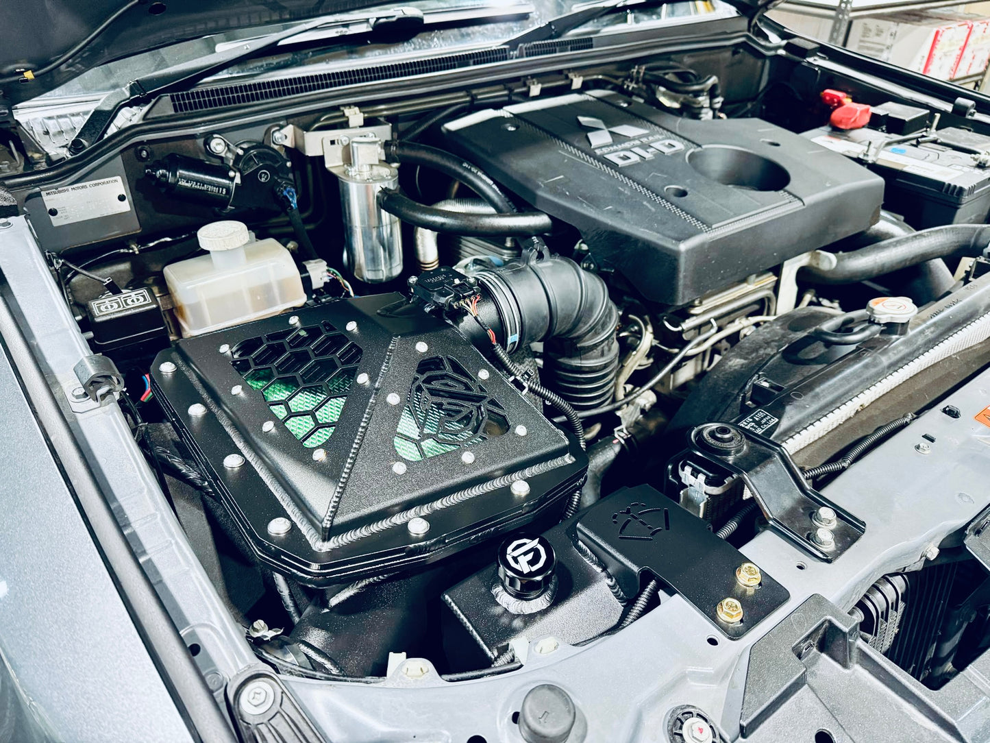 Mitsubishi Pajero - Clear Top (Panel) Airbox