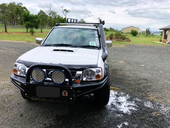 Nissan Navara D22 - Standard Entry DUAL Snorkels - Basic Weld Powder Coated