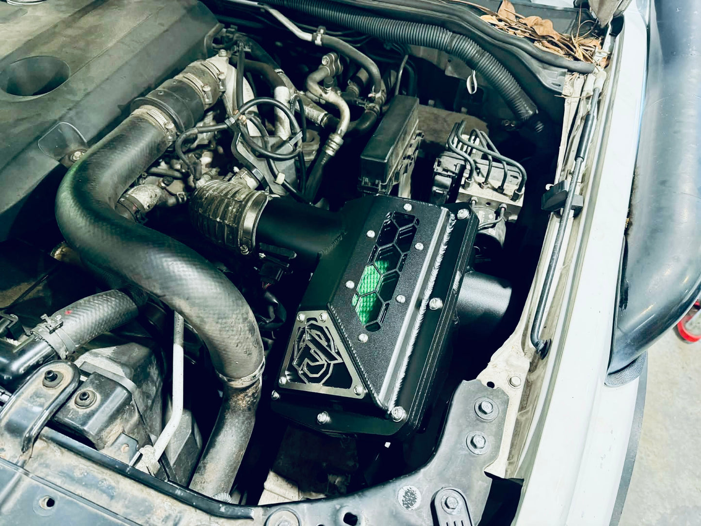 Nissan Navara D40 Thai Build - Panel Airbox