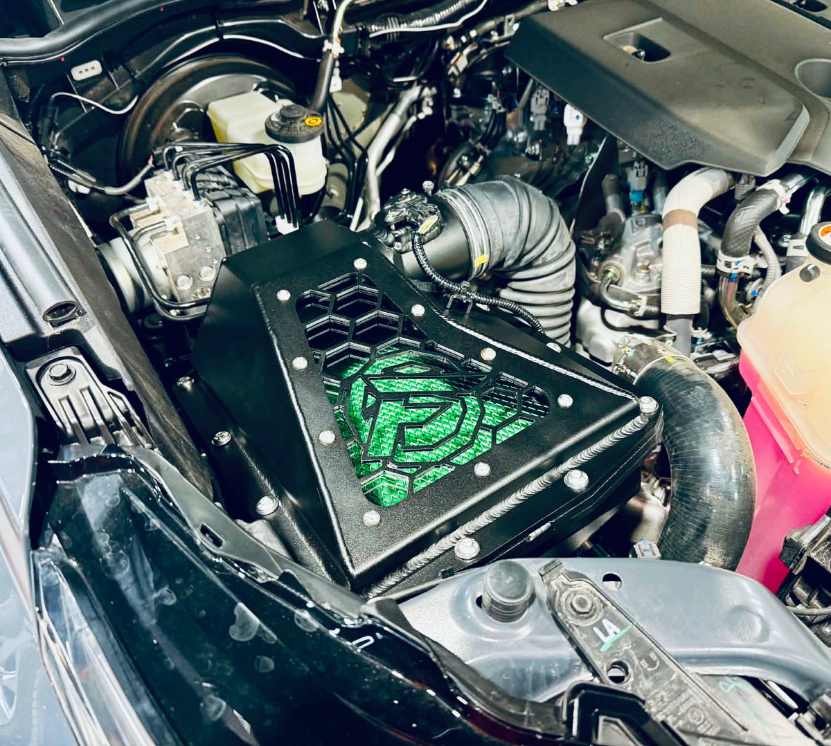 Toyota Hilux N90 - Panel Airbox
