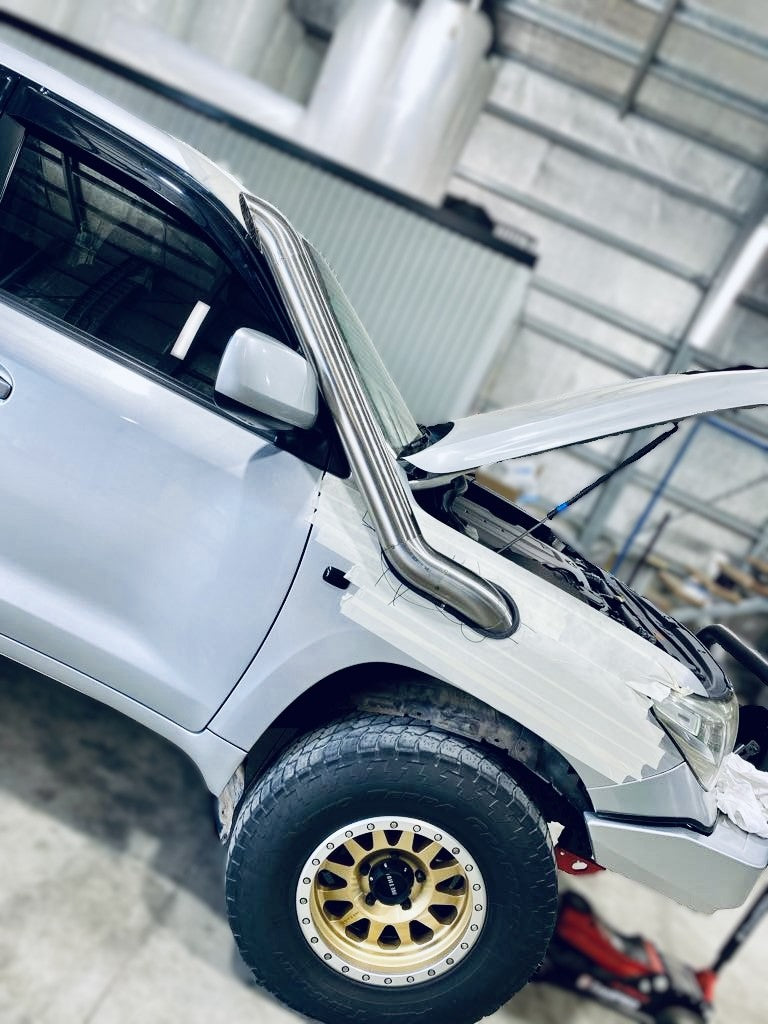Toyota Landcruiser - 200 Series - 4" Mid Entry Snorkel - Seamless Powder Coated
