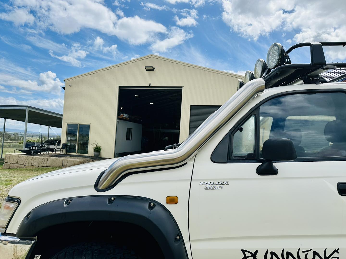 Toyota Hilux N60 - LN167/KZN165 - (1997 - 2004) - DIESEL P/Side DUAL Snorkels - Seamless Polished
