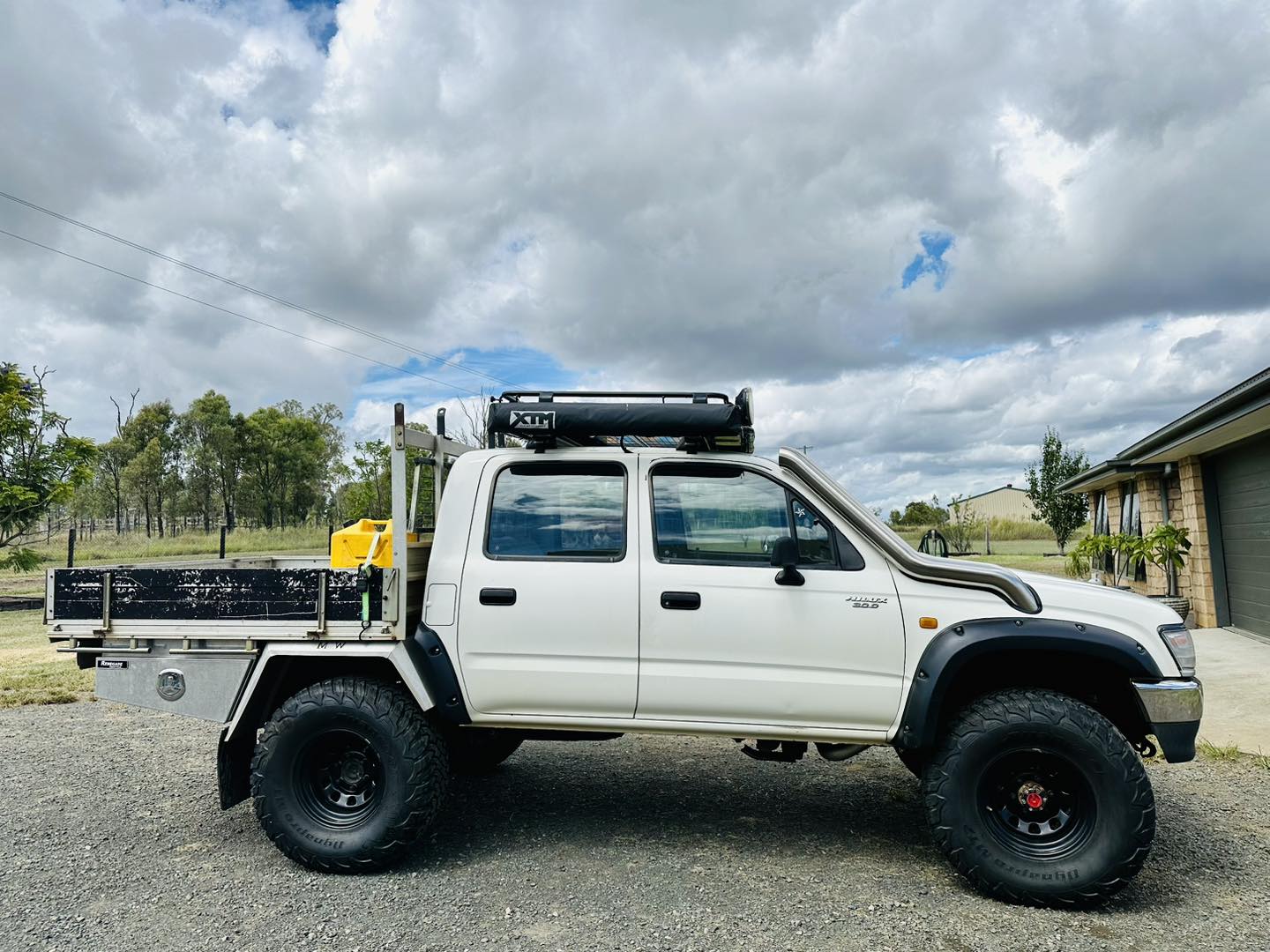 Toyota Hilux N60 - LN167/KZN165 - (1997 - 2004) - DIESEL P/Side DUAL Snorkels - Seamless Polished