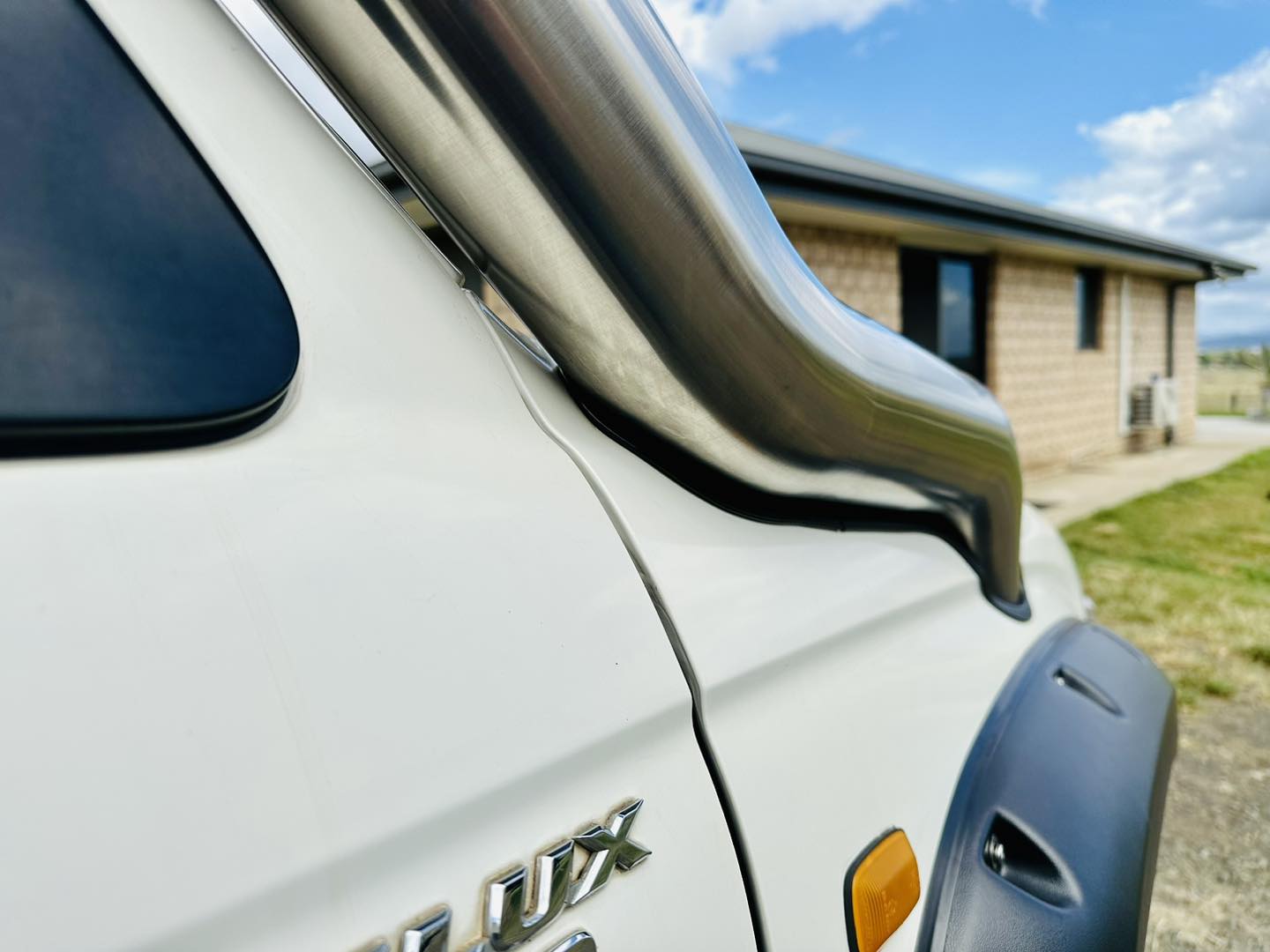 Toyota Hilux N60 - LN167/KZN165 - (1997 - 2004) - DIESEL P/Side DUAL Snorkels - Seamless Polished