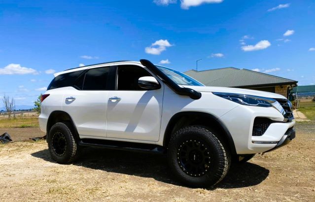 Toyota Fortuner - Mid Entry Snorkel - Seamless Powder Coated