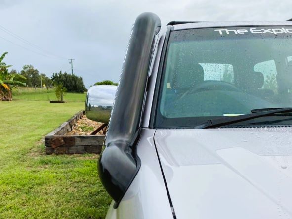 Toyota LandCruiser 100/105 Series - 5" Mid Entry Snorkel - Seamless Powder Coated