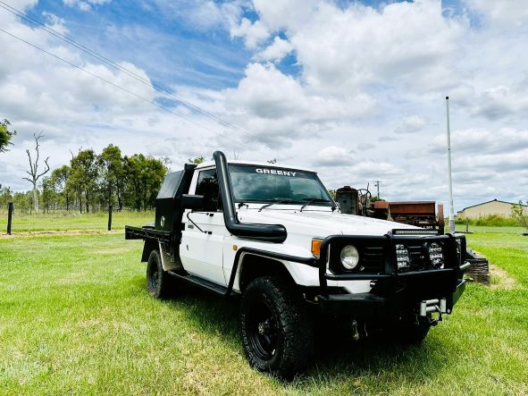 Toyota Landcruiser - 75 Series - 5" Snorkel - Seamless Powder Coated