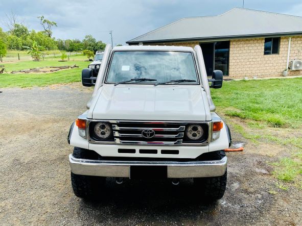 Toyota Landcruiser HDJ - 79 Series (6 Cylinder) - 4" DUAL Snorkels - Seamless Polished