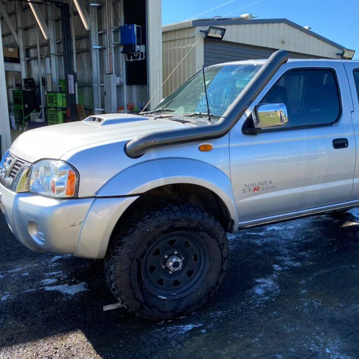 Nissan Navara D22 - Standard Entry Snorkel - Seamless Powder Coated