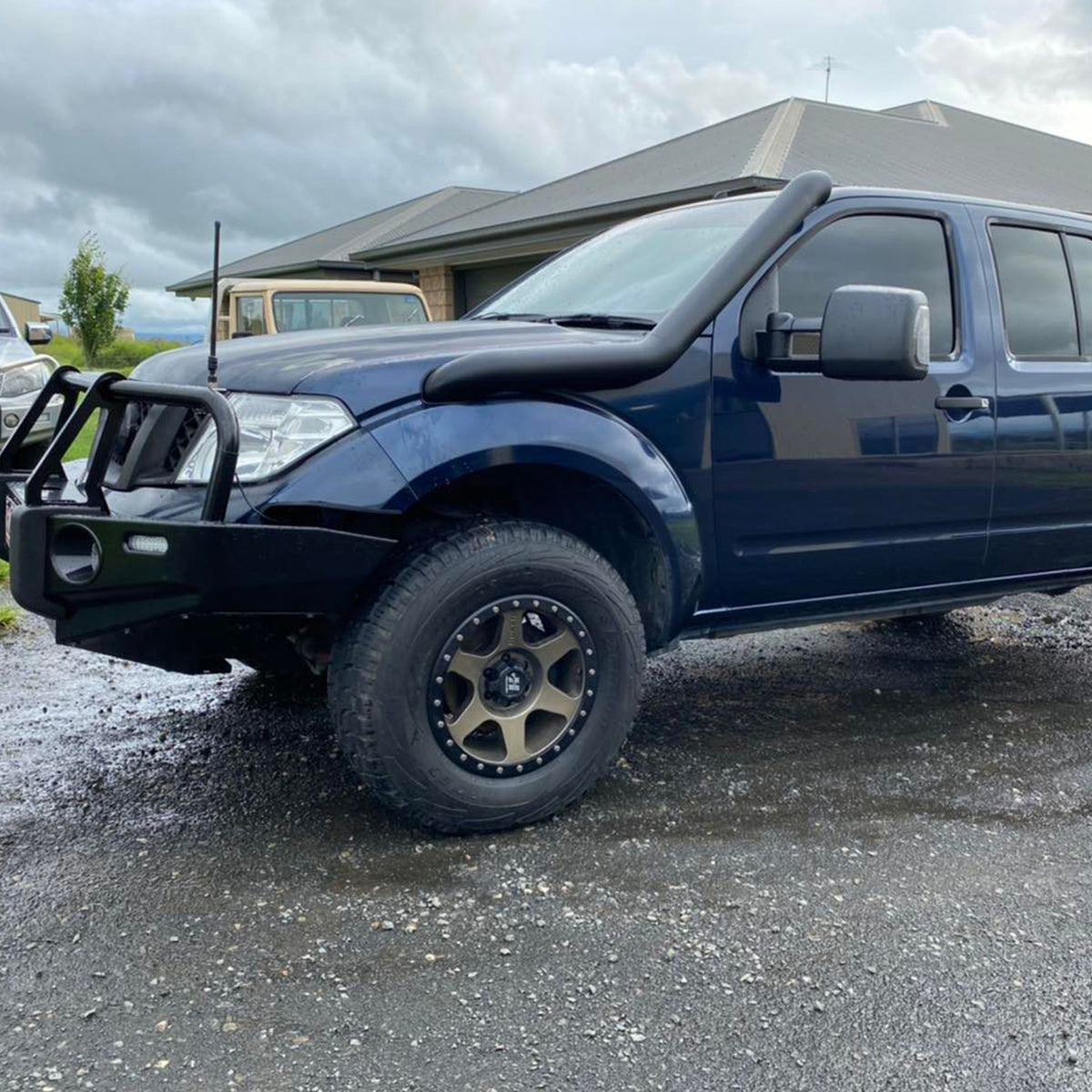 Nissan Navara D40 - Standard Entry Snorkel - Seamless Powder Coated