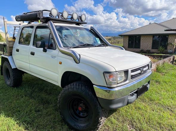 Toyota Hilux N60 -  3RZ 2.7 4 Cyl - (1997 - 2004) - PETROL D/Side DUAL Snorkels - Seamless Powder Coated