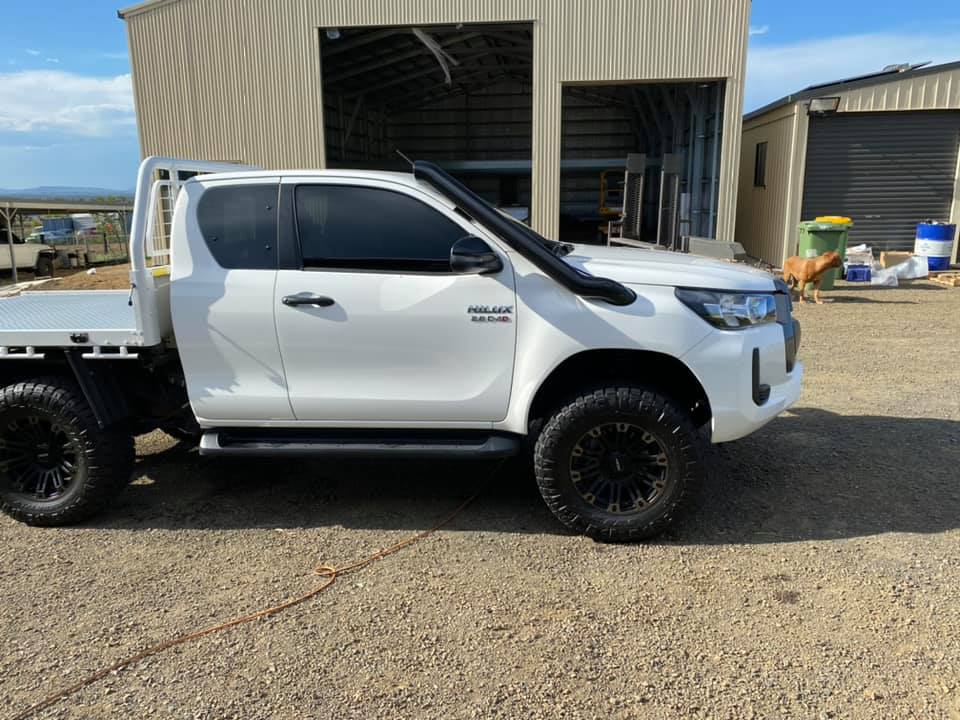 Toyota Hilux N80 - (2015 & Onward) - Mid Entry Snorkel - Seamless Powder Coated